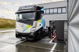 Mercedes eActros LongHaul prototipo - Foto