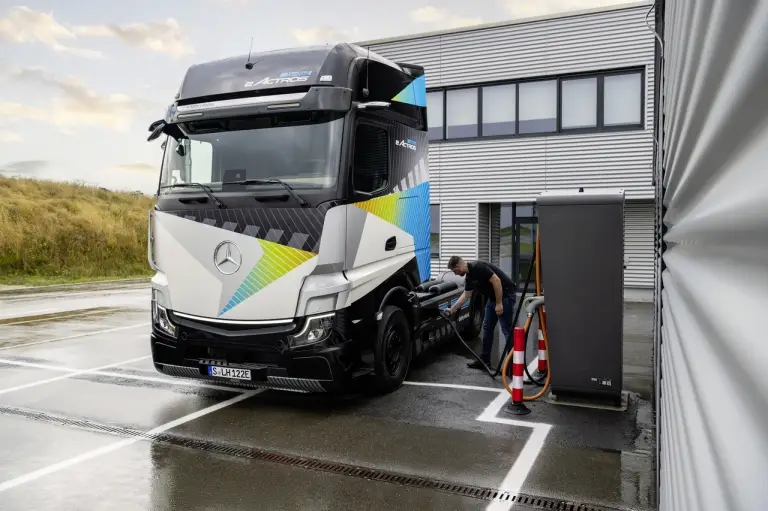 Mercedes eActros LongHaul prototipo - Foto - 32