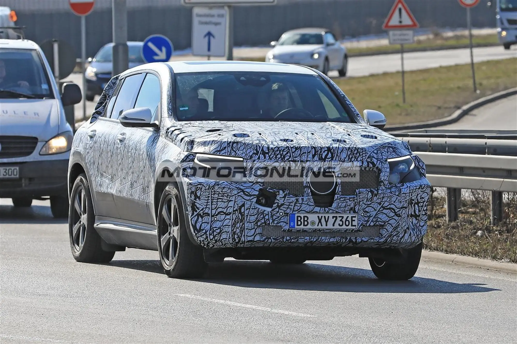 Mercedes EQ C foto spia 22-3-2018 - 2