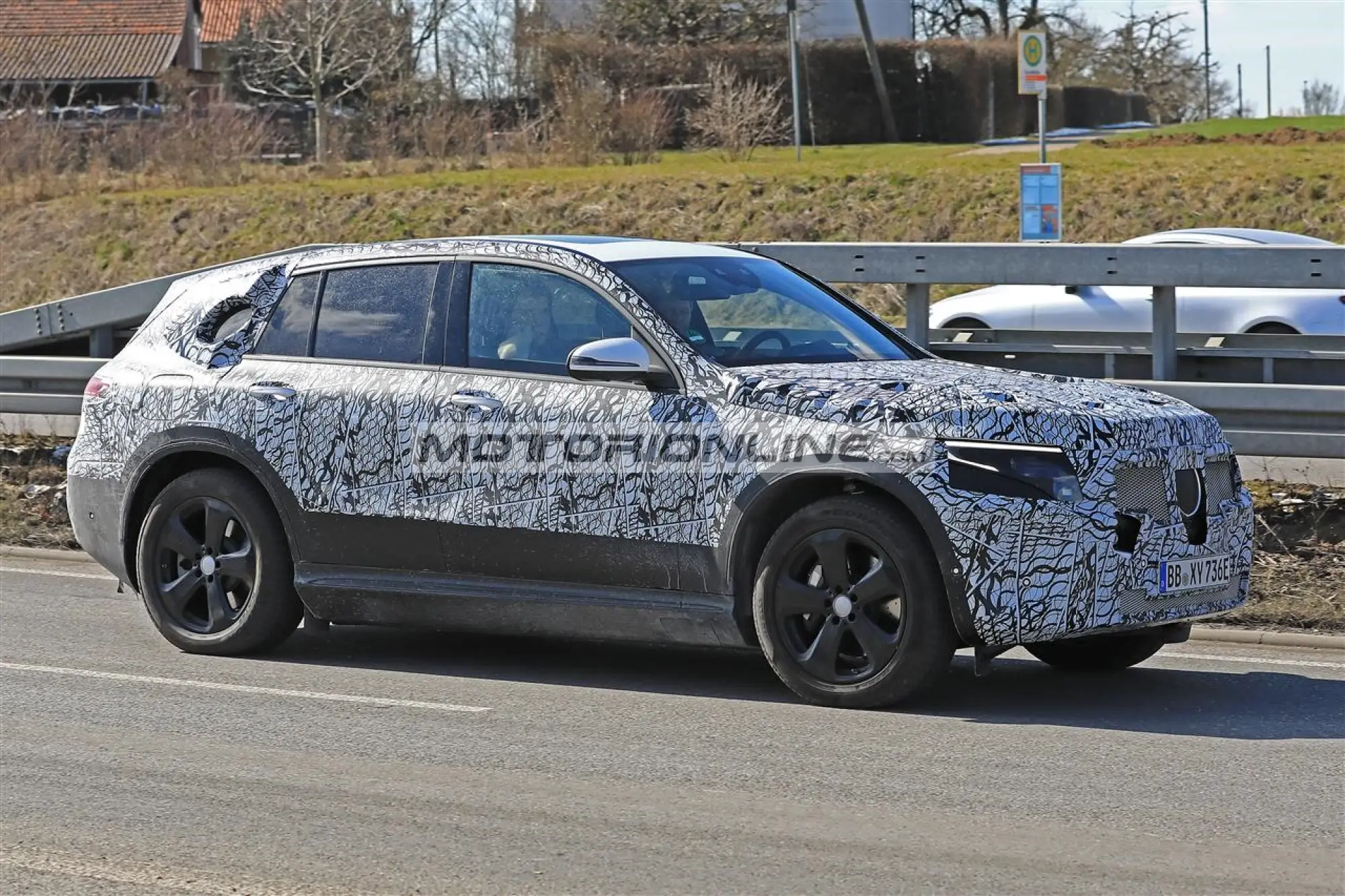 Mercedes EQ C foto spia 22-3-2018 - 5