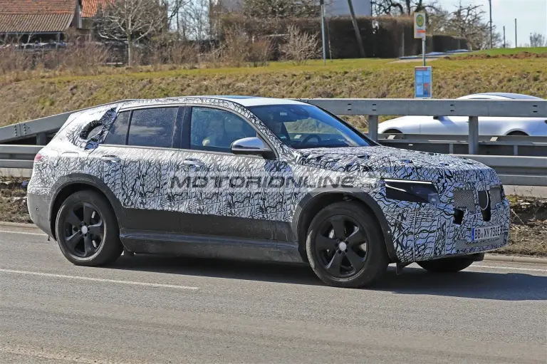 Mercedes EQ C foto spia 22-3-2018 - 5