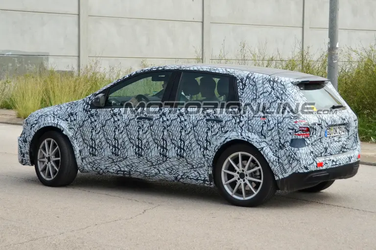 Mercedes EQB foto spia 29 settembre 2018 - 6