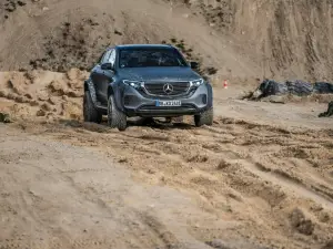 Mercedes EQC 4x4 - Foto ufficiali - 26