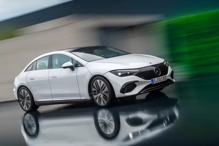 Mercedes EQE 2022 - Foto ufficiali - 6