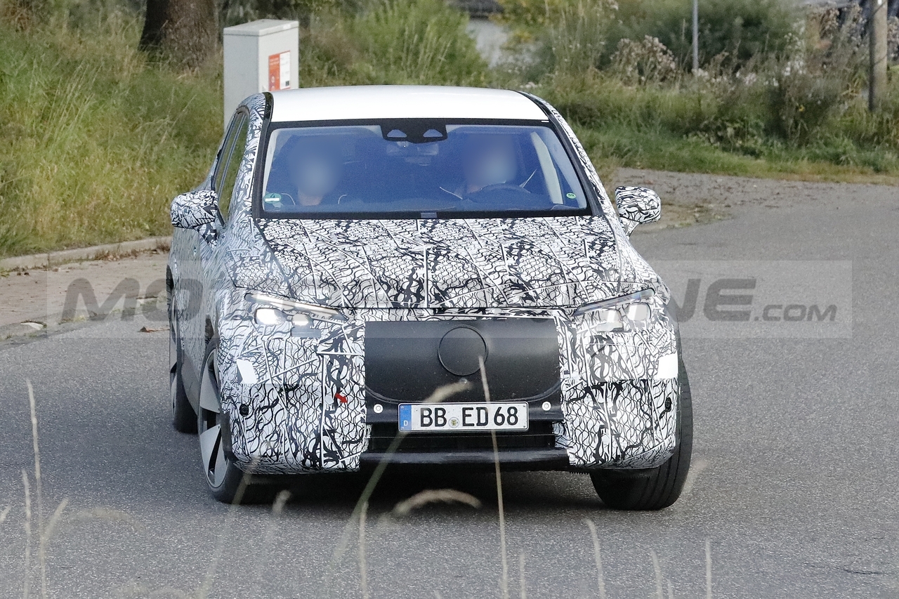 Mercedes EQE SUV - Foto Spia 13-10-2021