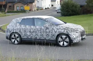 Mercedes EQE SUV - Foto Spia 13-10-2021