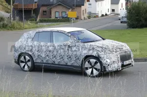 Mercedes EQE SUV - Foto Spia 13-10-2021