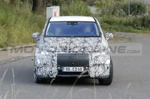 Mercedes EQE SUV - Foto Spia 13-10-2021