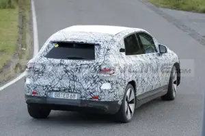 Mercedes EQE SUV - Foto Spia 13-10-2021