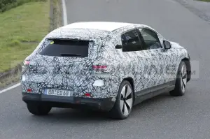 Mercedes EQE SUV - Foto Spia 13-10-2021