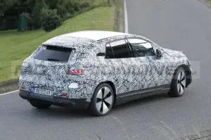 Mercedes EQE SUV - Foto Spia 13-10-2021