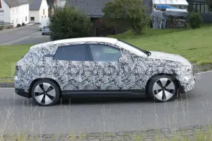 Mercedes EQE SUV - Foto Spia 13-10-2021