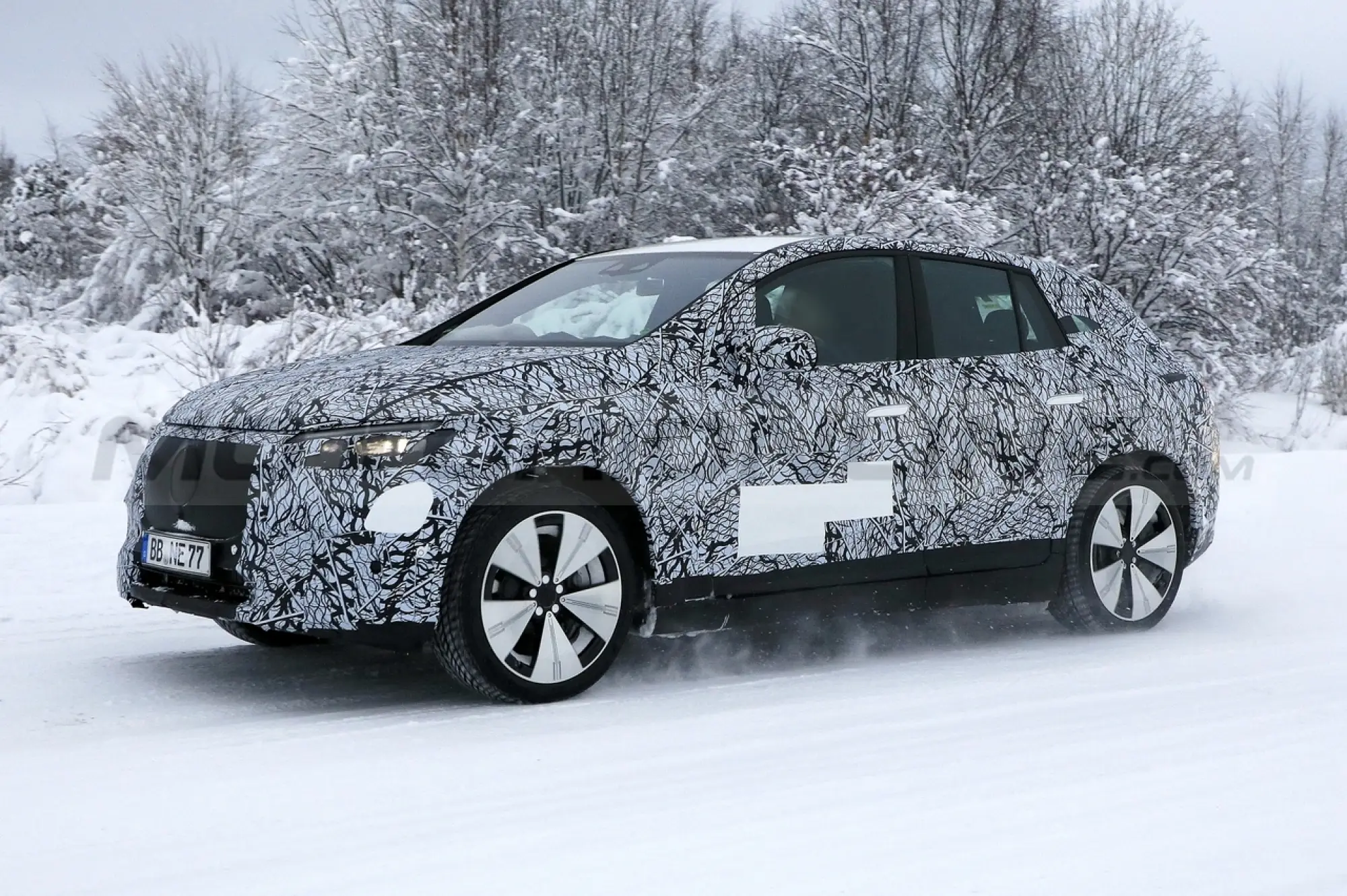 Mercedes EQE SUV - Foto Spia 14-12-2021 - 5