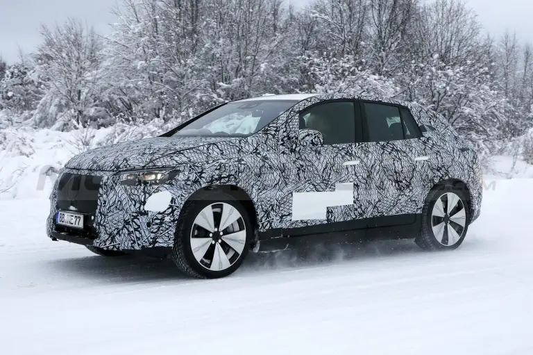 Mercedes EQE SUV - Foto Spia 14-12-2021 - 5