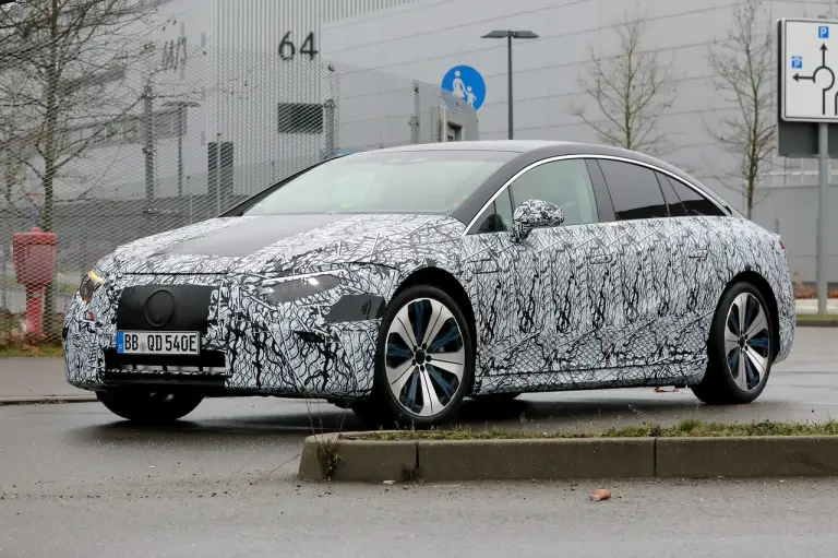 Mercedes EQS 2021 foto spia - 4