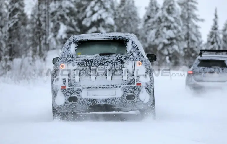 Mercedes EQS SUV - Foto spia 09-12-2020 - 11