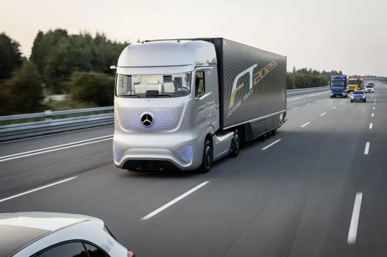 Mercedes Future Truck 2025 - 42