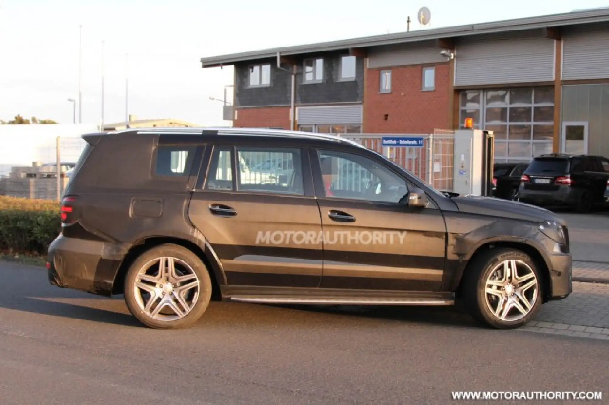 Mercedes GL 2012 spy - 2