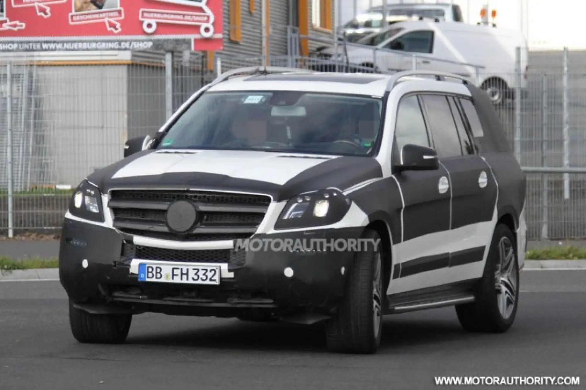 Mercedes GL 2012 spy - 6