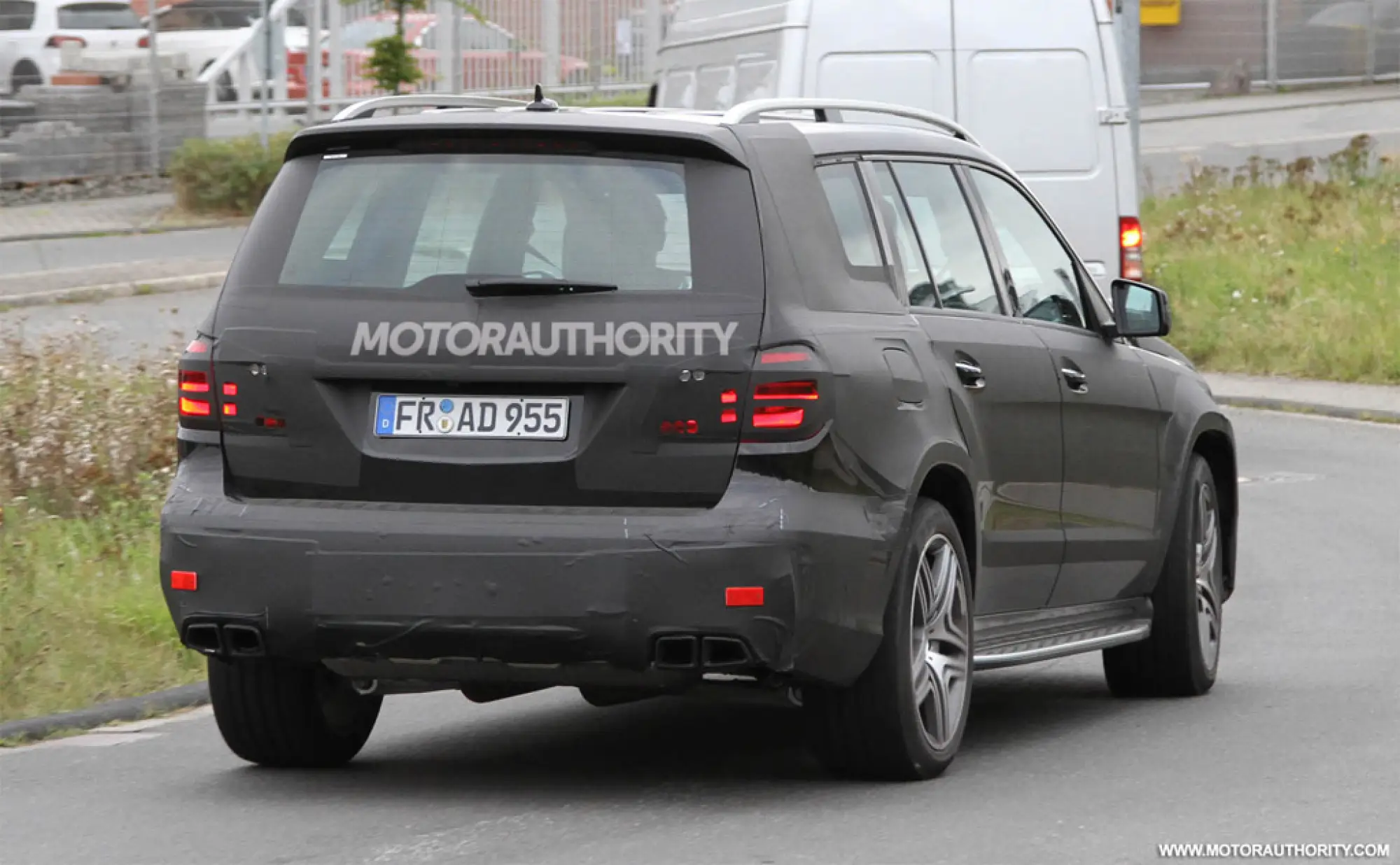 Mercedes GL 2012 spy - 12