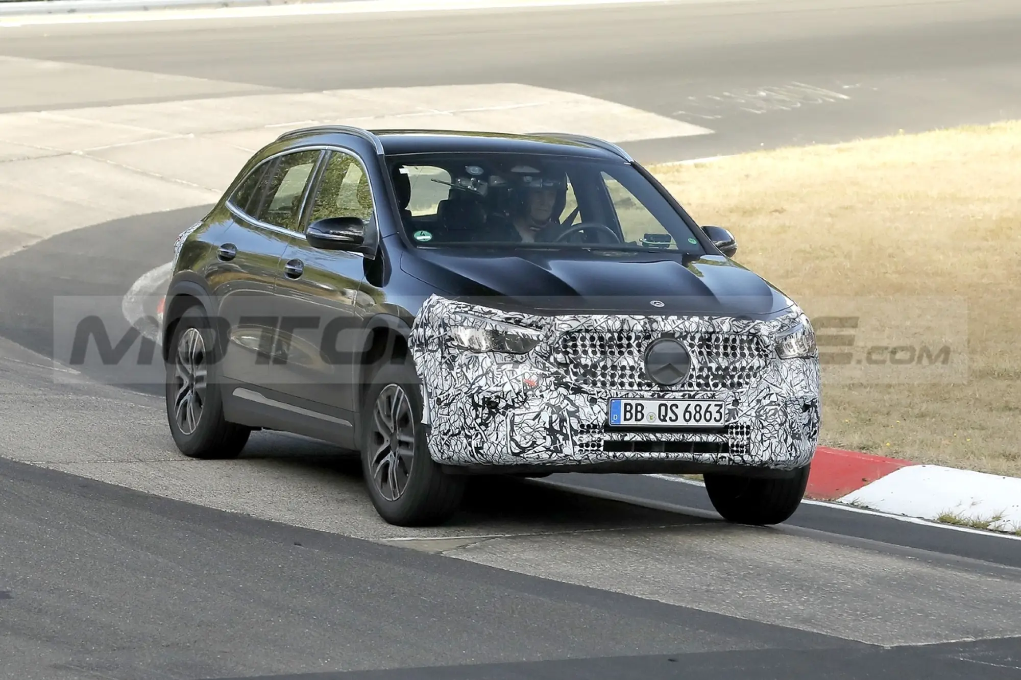 Mercedes GLA 2025 - Foto Spia 07-09-2022 - 10