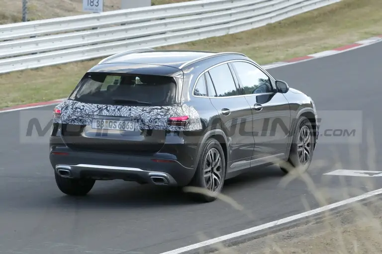 Mercedes GLA 2025 - Foto Spia 07-09-2022 - 13