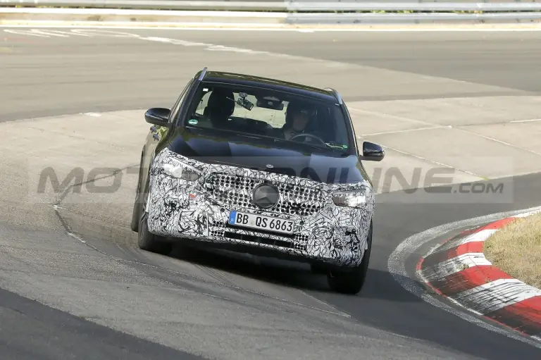 Mercedes GLA 2025 - Foto Spia 07-09-2022 - 7