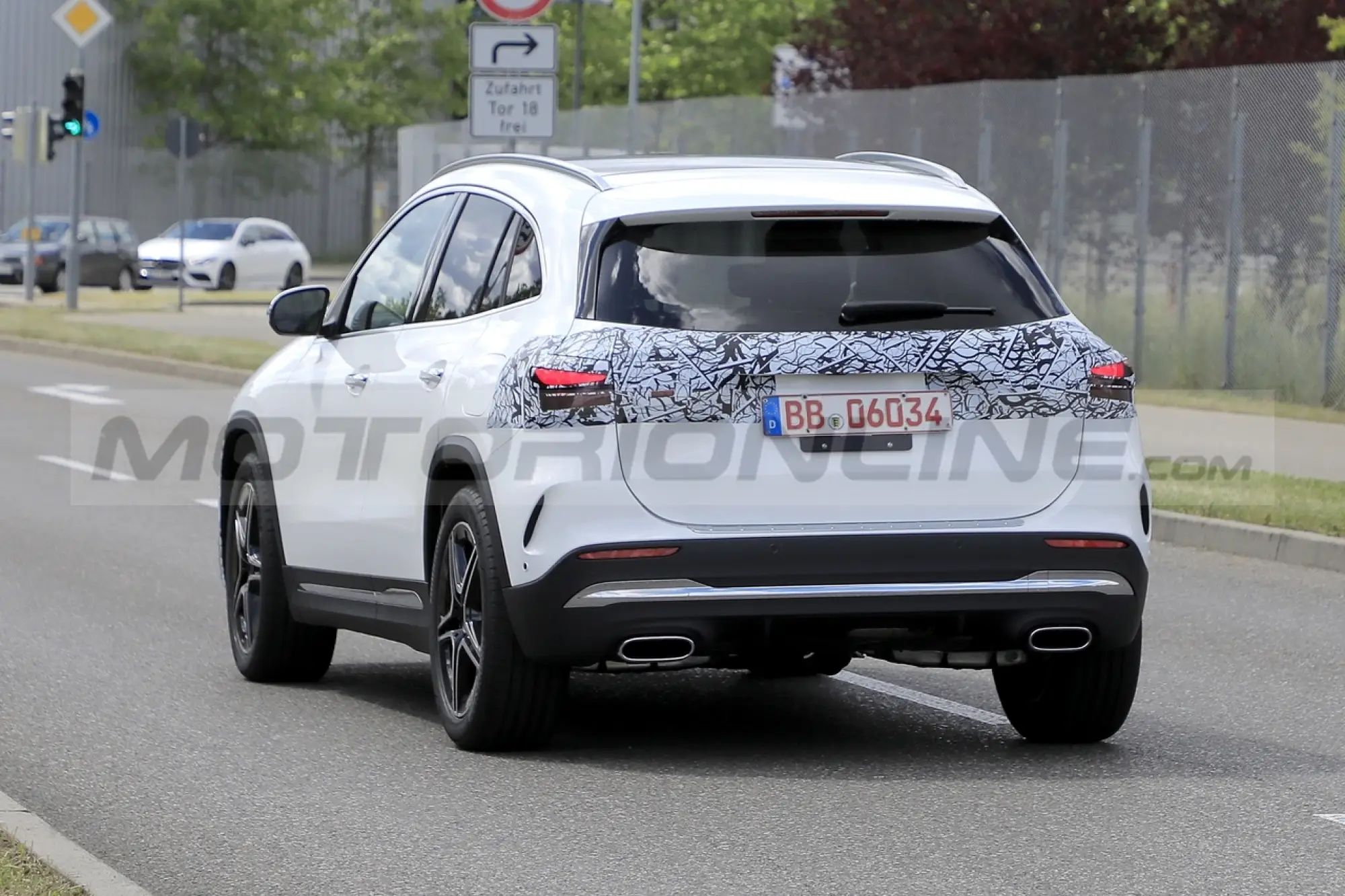 Mercedes GLA 2025 - Foto Spia 10-06-2022 - 7