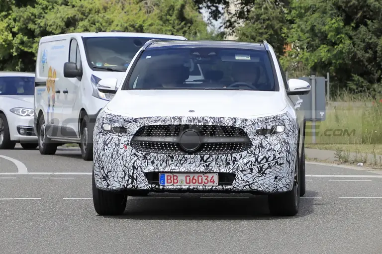 Mercedes GLA 2025 - Foto Spia 10-06-2022 - 8