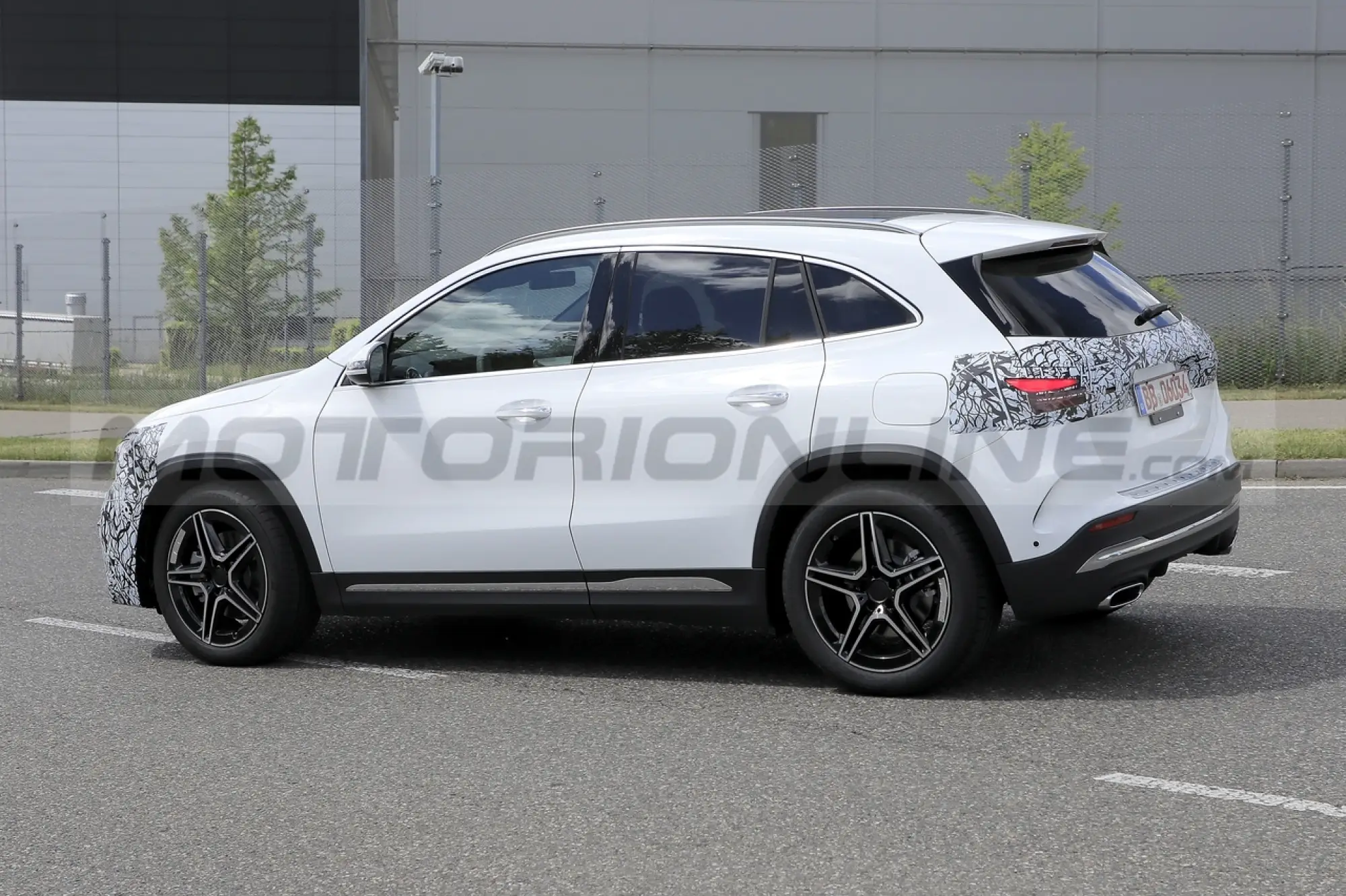 Mercedes GLA 2025 - Foto Spia 10-06-2022 - 9