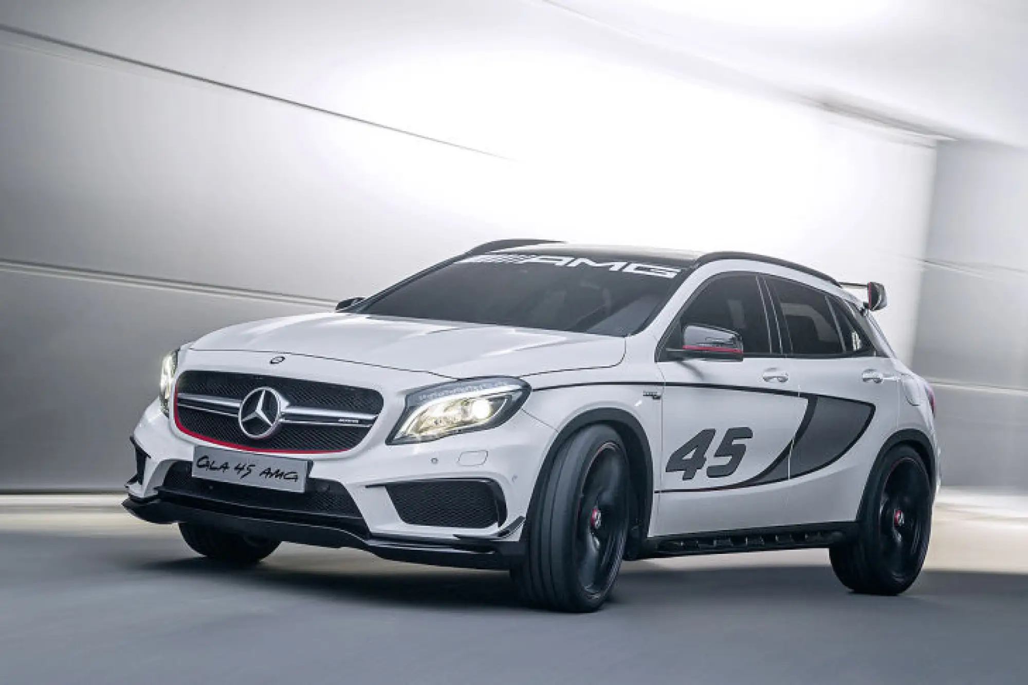 Mercedes GLA 45 AMG Concept - 1