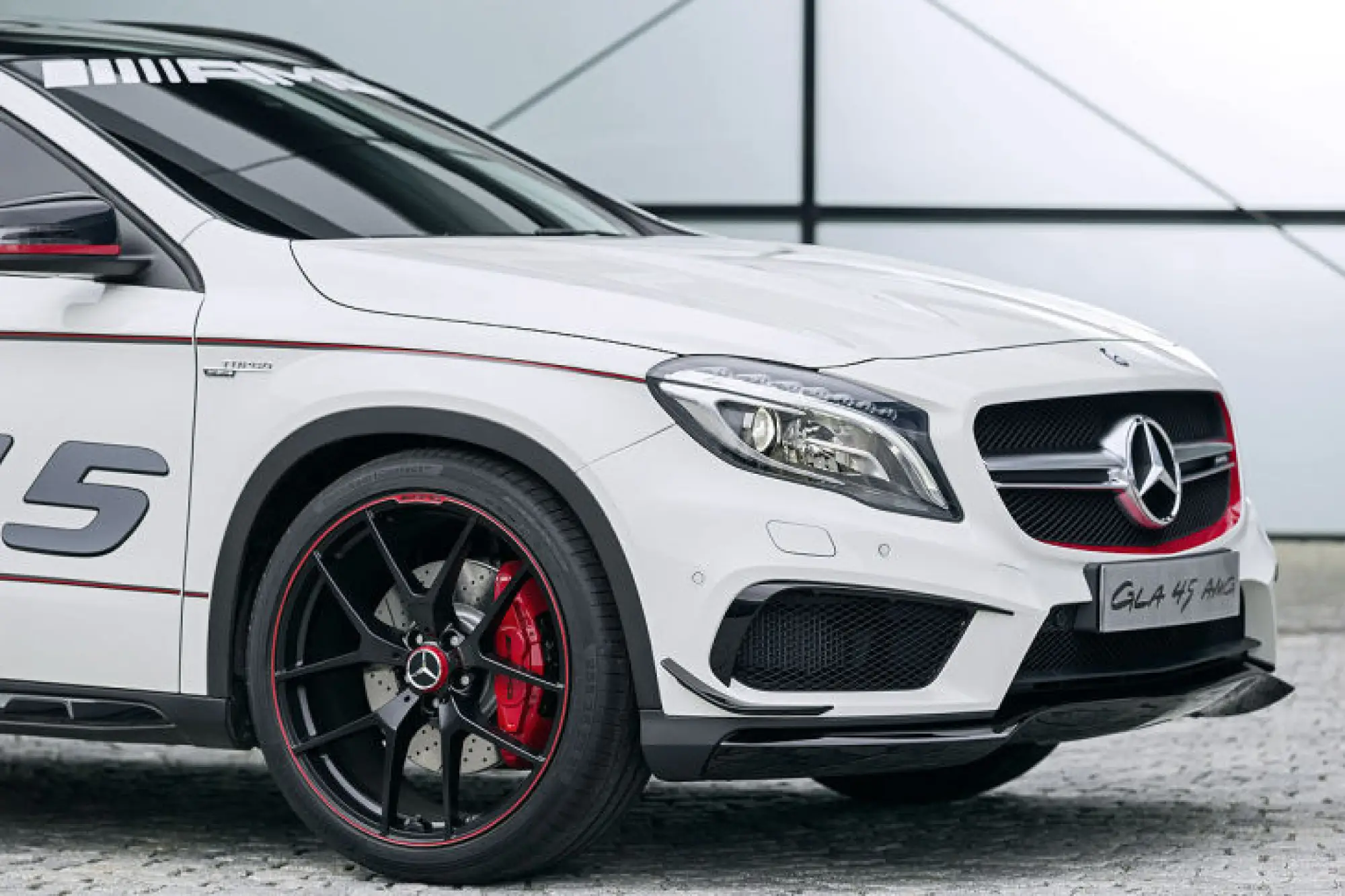 Mercedes GLA 45 AMG Concept - 5