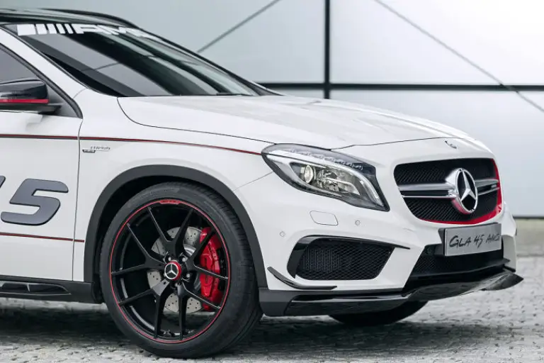 Mercedes GLA 45 AMG Concept - 5