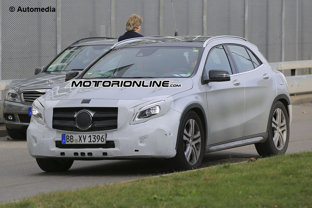 Mercedes GLA Facelift foto spia 17 ottobre 2016