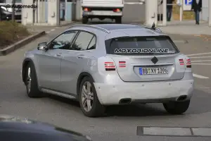Mercedes GLA Facelift foto spia 17 ottobre 2016 - 2