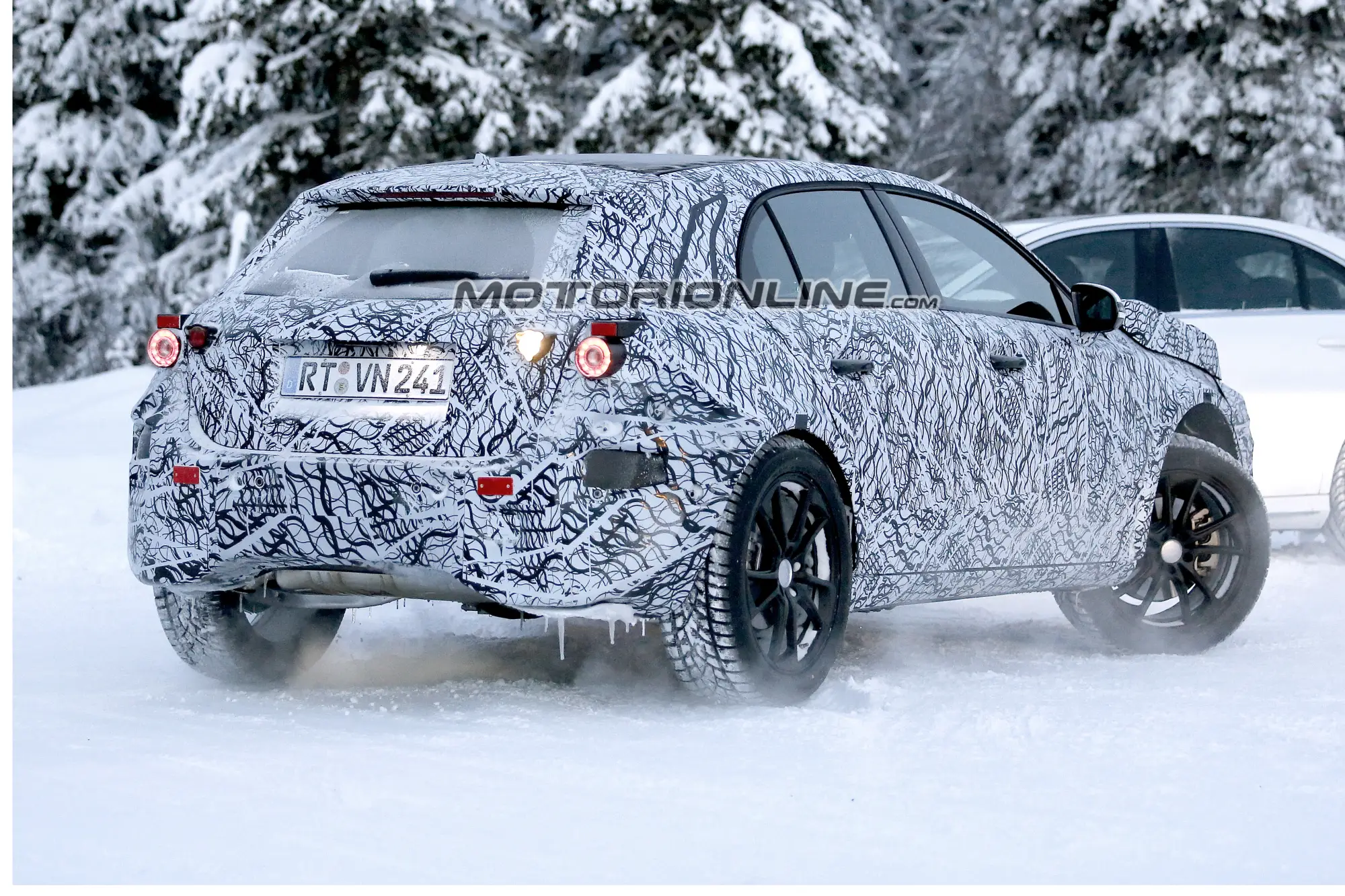 Mercedes GLA MY 2018 foto spia 17 gennaio 2017 - 3