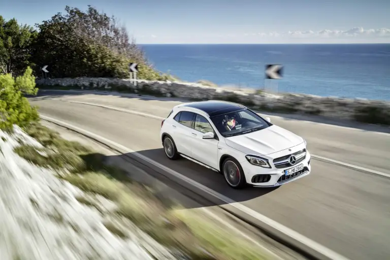 Mercedes GLA MY 2018 - 16