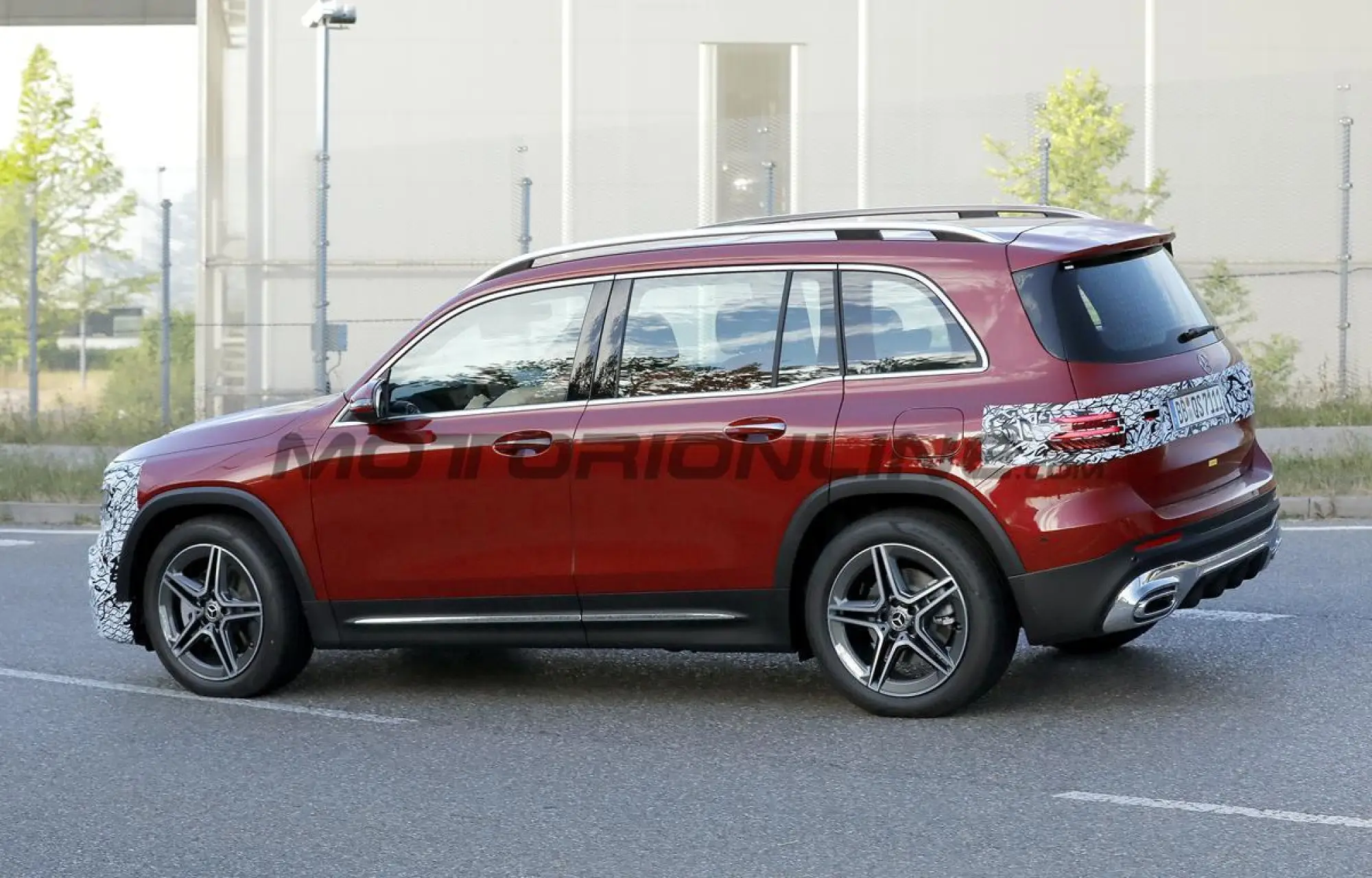 Mercedes GLB 2023 - Foto spia 03-08-2022 - 6