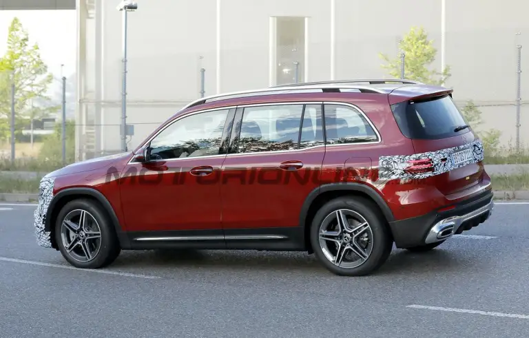 Mercedes GLB 2023 - Foto spia 03-08-2022 - 6
