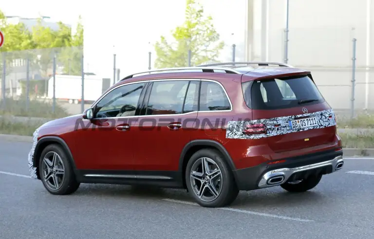 Mercedes GLB 2023 - Foto spia 03-08-2022 - 7