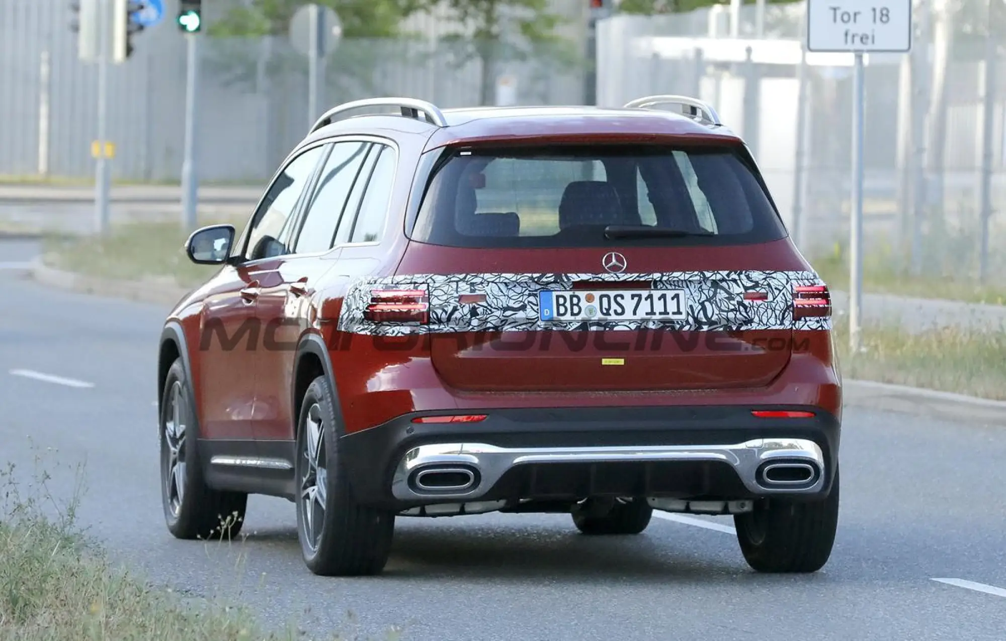 Mercedes GLB 2023 - Foto spia 03-08-2022 - 10