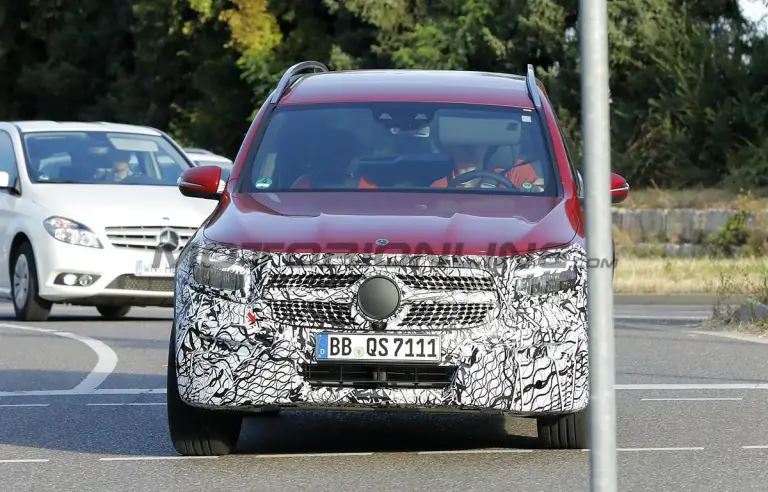 Mercedes GLB 2023 - Foto spia 03-08-2022 - 2