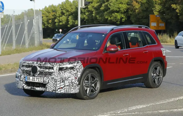 Mercedes GLB 2023 - Foto spia 03-08-2022 - 1