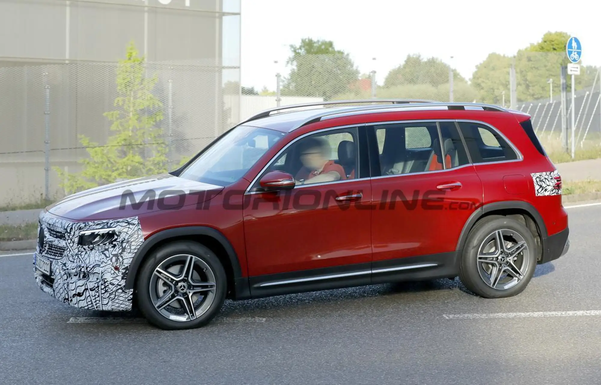 Mercedes GLB 2023 - Foto spia 03-08-2022 - 8