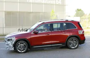 Mercedes GLB 2023 - Foto spia 03-08-2022