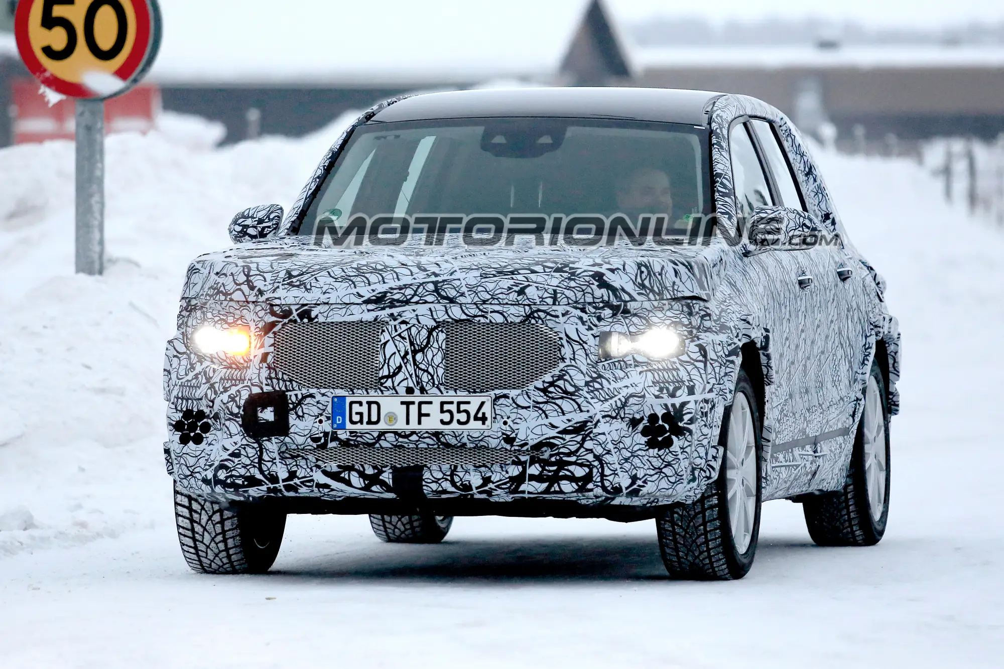 Mercedes GLB foto spia 17 gennaio 2018  - 1