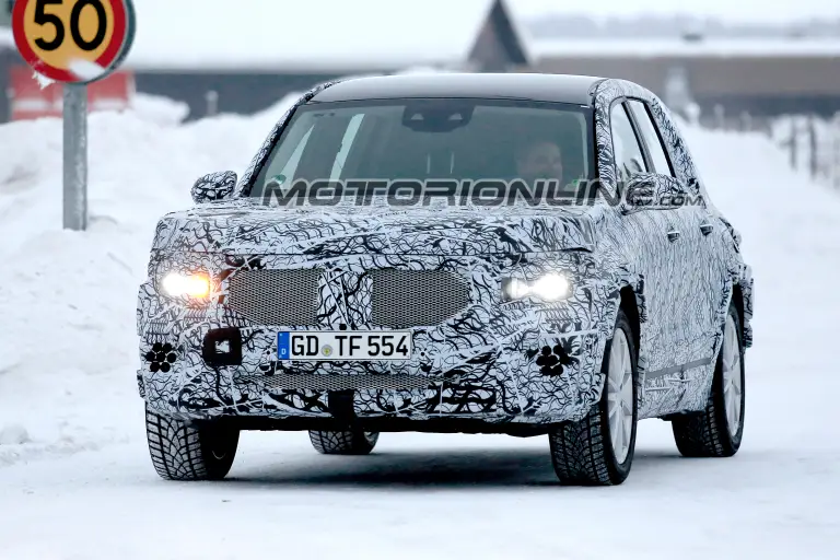 Mercedes GLB foto spia 17 gennaio 2018  - 1