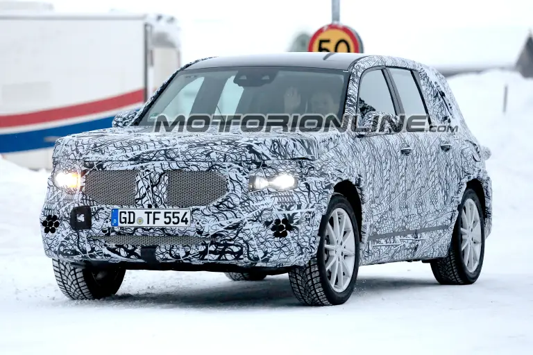 Mercedes GLB foto spia 17 gennaio 2018  - 2