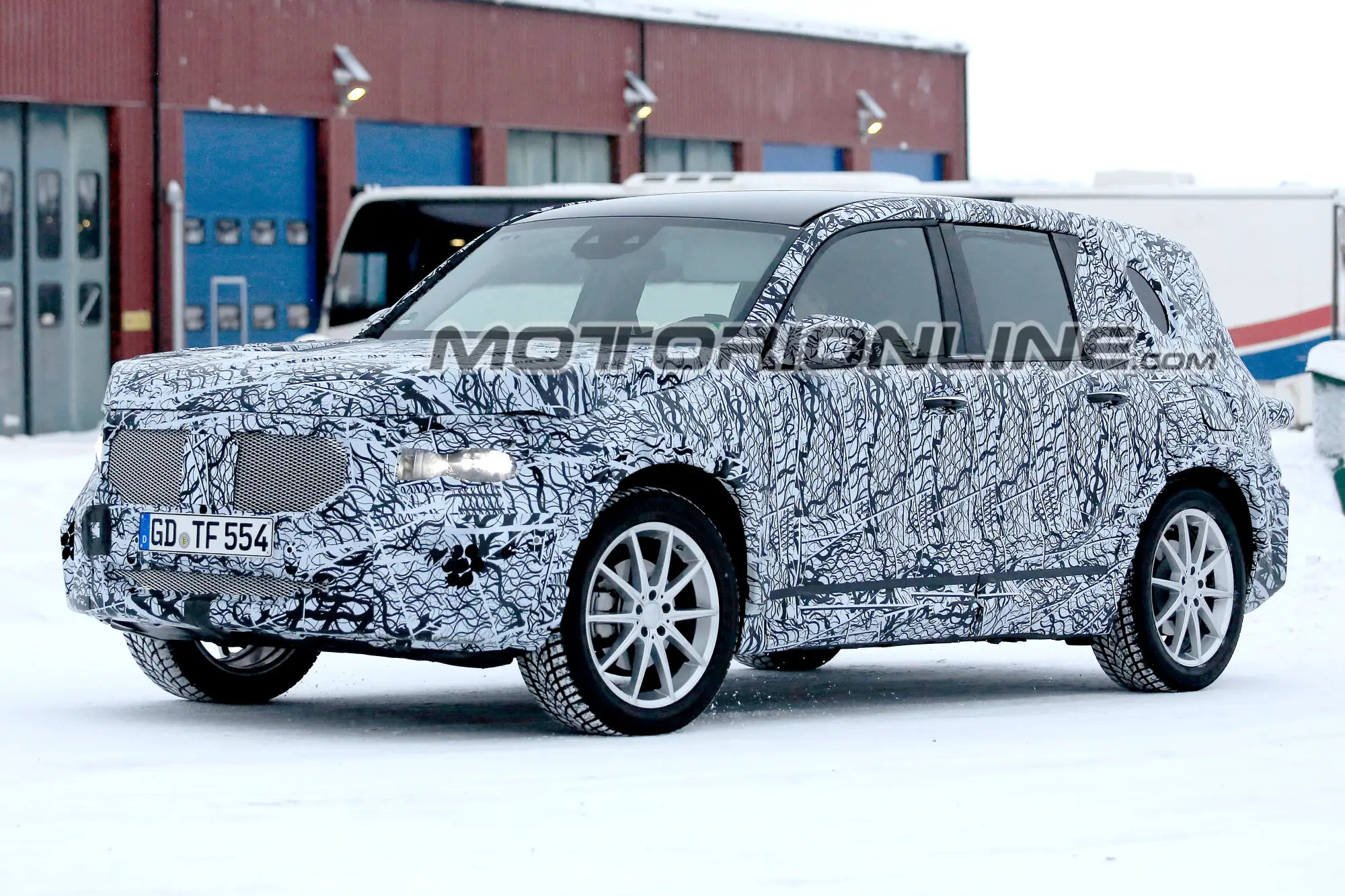 Mercedes GLB foto spia 17 gennaio 2018  - 3