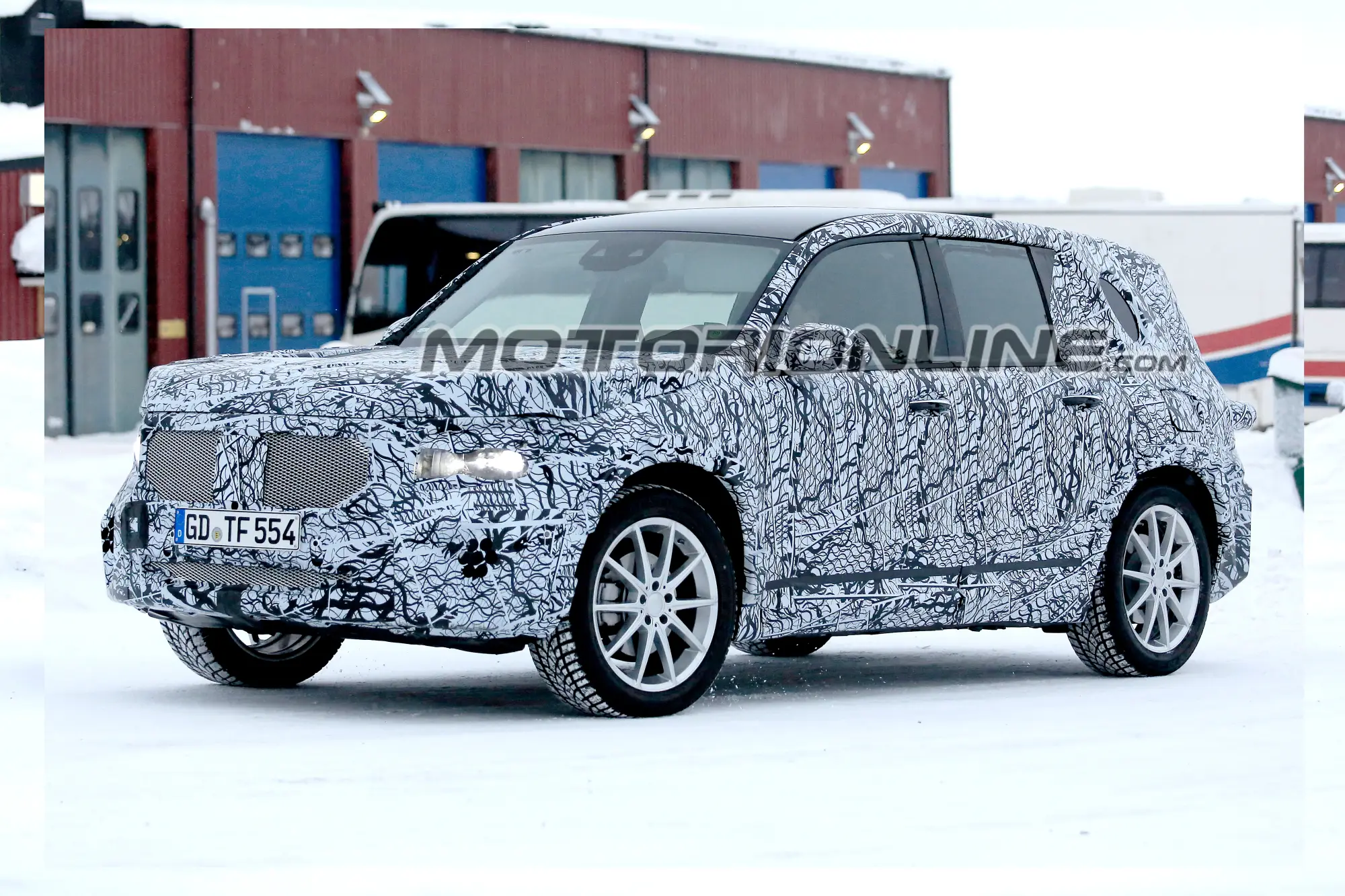 Mercedes GLB foto spia 17 gennaio 2018  - 4